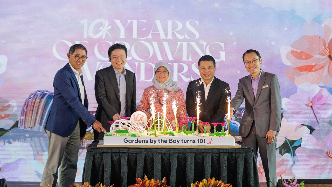 (From left) Gardens by the Bay Chairman Niam Chiang Meng, Deputy Prime Minister Lawrence Wong, President of the Republic of Singapore Madam Halimah Yacob, Minister for National Development Desmond Lee and Gardens by the Bay CEO Felix Loh at the cake-cutting of a special cake commemorating 10 years of Gardens by the Bay.